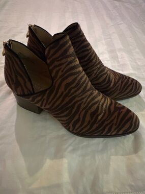 New Directions Tiger print bootie